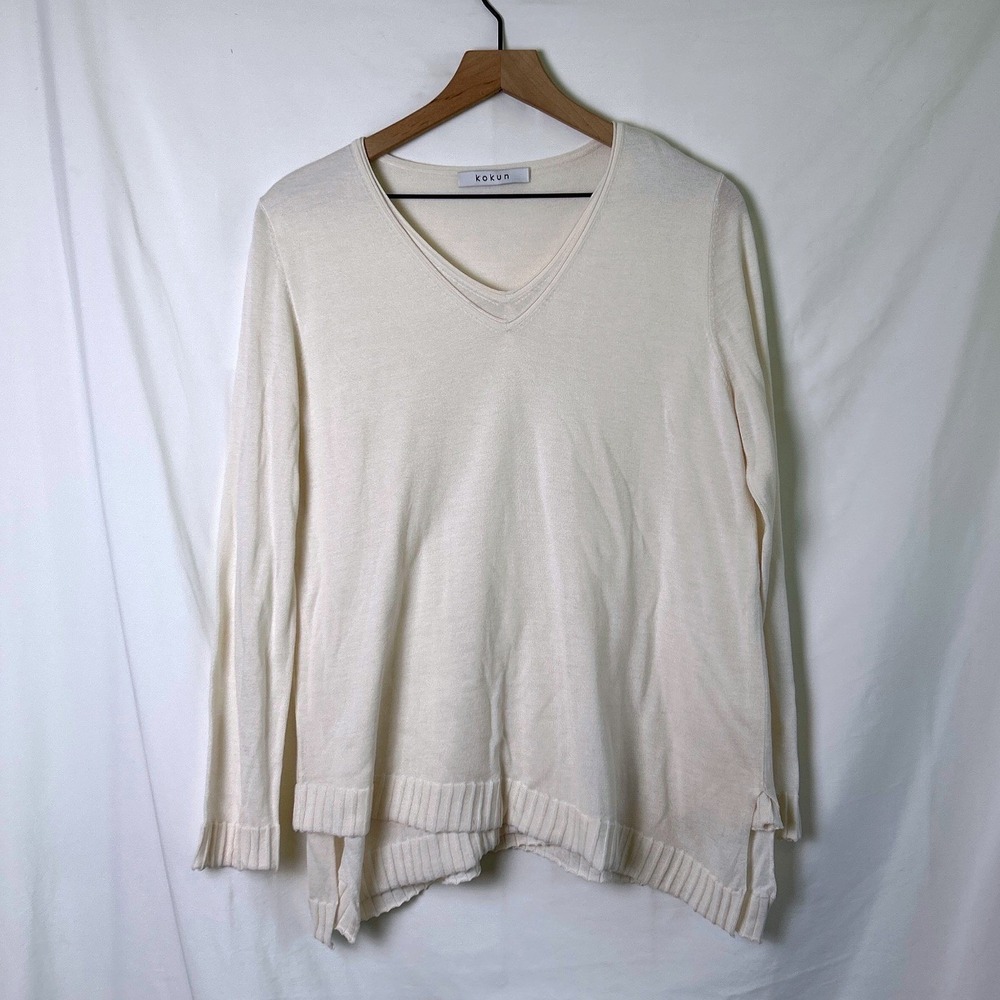 Kokun Womens Sweater Cream Size L Bamboo Cashmere V-Neck Asymmetric Hem Pullover